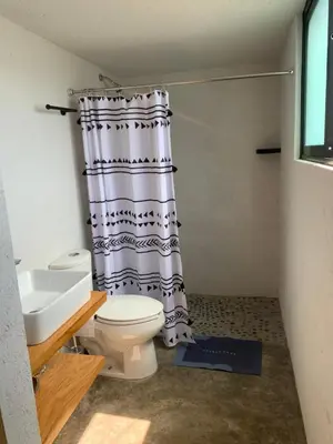 Un baño de Chalets Encino Saúco