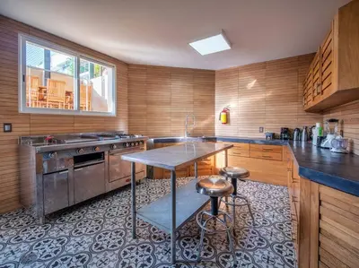 Una cocina o zona de cocina en Casa Maka - Stunning Oceanfront Villa