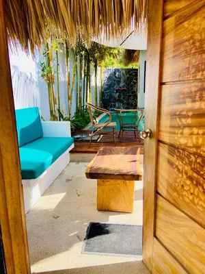 Zona de estar de Oasis Villa a lado del mar