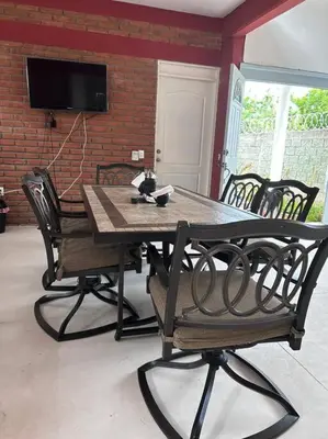 Una televisión o centro de entretenimiento en Casa Maya, tu escape con alberca privada
