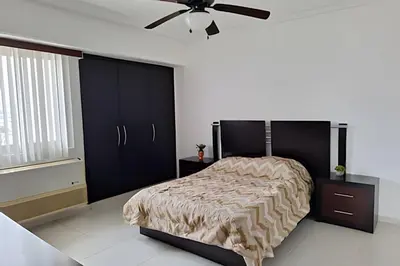 Plano de Departamento frente a la playa con Alberca