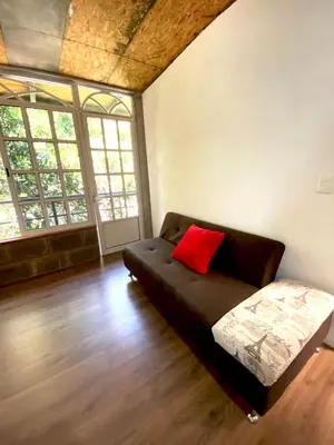 Zona de estar de Casa Encino con alberca climatizada en Tepoztlán
