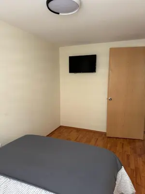 Una televisión o centro de entretenimiento en Dep completo a 5min del foro sol, y del aeropuerto