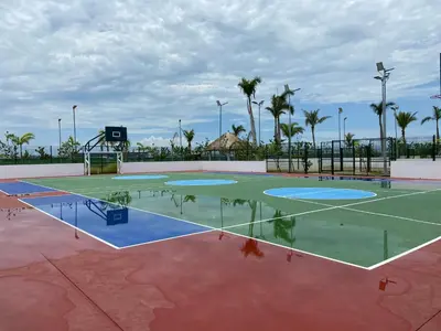 Instalaciones para jugar a tenis o squash en Departamento Acapulco Diamante & Beach Club o alrededores