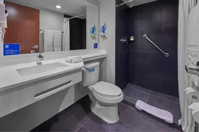 Un baño de City Express by Marriott Ciudad de México Plaza Central