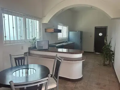 Una cocina o zona de cocina en Moderna casa de 3 dormitorios con cama King size y vistas al horizonte de la piscina