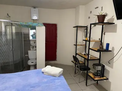 Un baño de Habitación privada Leonera
