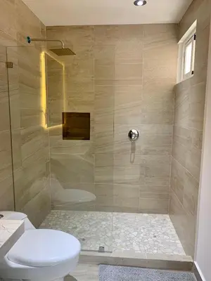 Un baño de Departamento de Lujo & Club de Playa