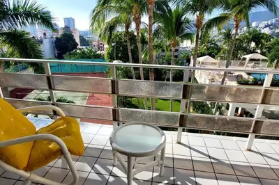 Un balcón o terraza de Condominio en zona turística