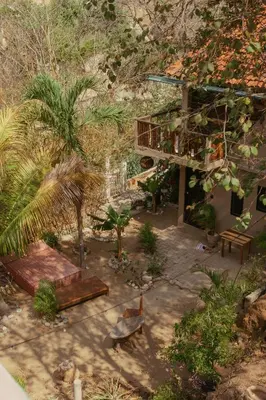 Jardín al aire libre en Hapiness Bungalows
