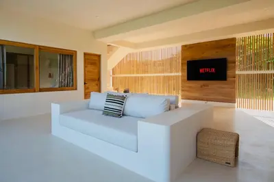 Una televisión o centro de entretenimiento en Casa Taco Champagne
