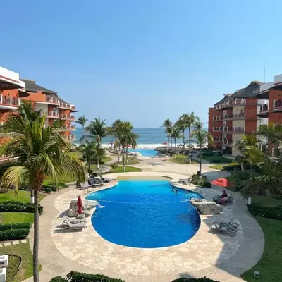 Beachfront in a peaceful Resort 8mi from Puerto Escondido