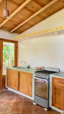 Una cocina o zona de cocina en Charming Casa Pacifico with AC, Starlink and Great Location