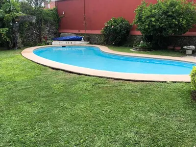 Piscina en o cerca de Casa antigua llena de vida, alberca en Cuernavaca
