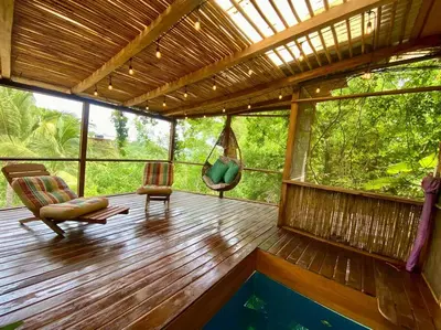 Un balcón o terraza de Suite con Starlink plunge pool Playa a 2 min