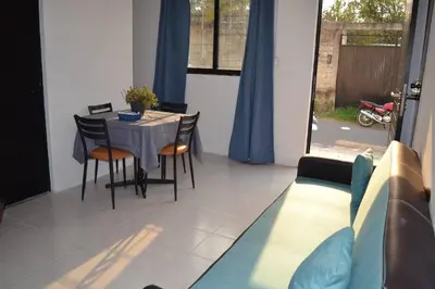 Zona de estar de Mini depa Cocoloft- a solo 1 cuadra de la playa