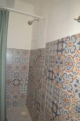 Un baño de Mini depa Cocoloft- a solo 1 cuadra de la playa
