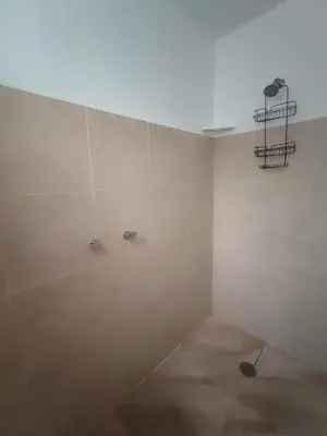 Un baño de Adelfa Suites