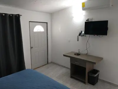 Una televisión o centro de entretenimiento en Villa Salvatore