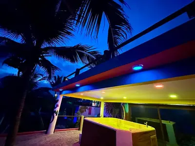 Plano de Beachfront Paradise Boutique Hotel - Alebrijes Jacuzzi Suits