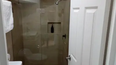 Un baño de Cerca de Salones de Fiesta, con Alberca, AC e Internet