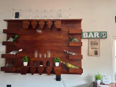 El salón o zona de bar de Casa en Coatzacoalcos