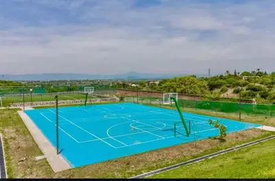Instalaciones para jugar a tenis o squash en LA CASABONITA vistalberca AirA o alrededores