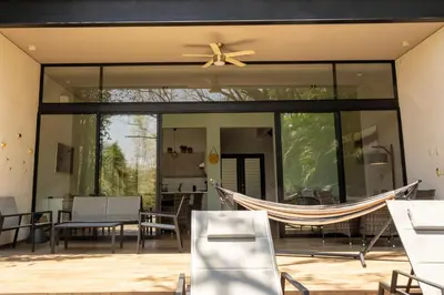 Un patio o zona al aire libre en New Santa Fe Home Private Relaxation Realm