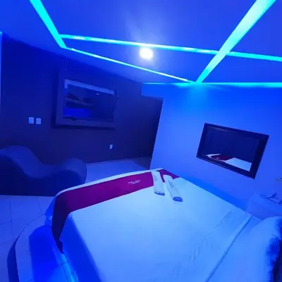 Una televisión o centro de entretenimiento en AUTO HOTEl MONTE CARLO