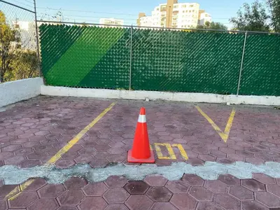 Instalaciones para jugar a tenis o squash en Penthouse by Estrella de Puebla in Angelopolis o alrededores
