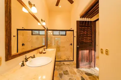 Un baño de 2010 - Villa Allure