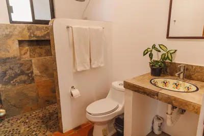 Un baño de El departamento de los Nonos