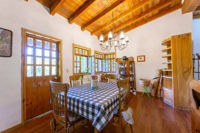 Plano de Natural Retreat & Pet-Friendly Escape