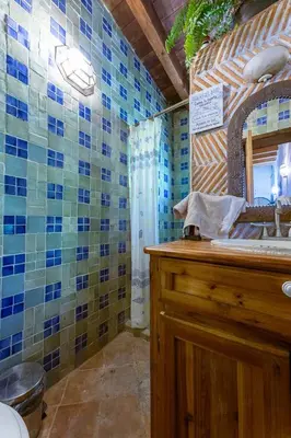 Un baño de Natural Retreat & Pet-Friendly Escape