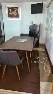 Una televisión o centro de entretenimiento en Hotel Leyenda del Tepozteco