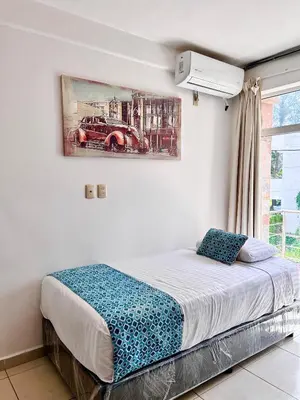 Cama o camas de una habitación en Charming and Family With a pool and ocean view, 3 blocks from the beach, with 2 TVs and Netflix & HBO