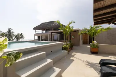 Un balcón o terraza de Casa Arkana Zicatela by Grupo Amber