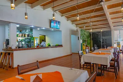 Un restaurante o sitio para comer en Coral Clubes Santa María