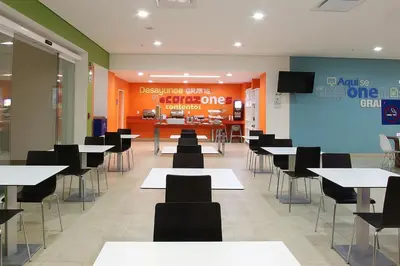 Un restaurante o sitio para comer en One Cuernavaca