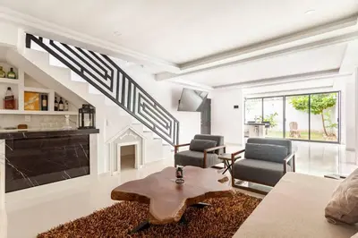 Plano de CASA VS Casa nueva con alberca jacuzzi y jardín