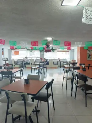 Un restaurante o sitio para comer en Hotel Narváez Dorado Centro de Convenciones