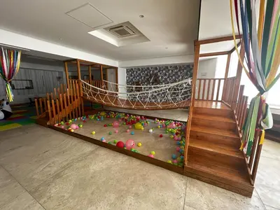 Plano de Departamento Moderno con Vista al Mar