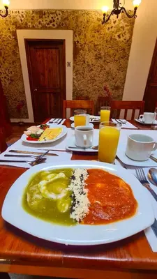 Comida en o cerca de este hotel