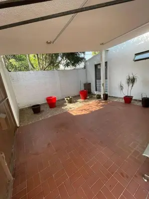 Un patio o zona al aire libre en CASA MERiTHIA, Céntrica Casa Ejecutiva