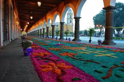 Jardín al aire libre en CASA MERiTHIA, Céntrica Casa Ejecutiva