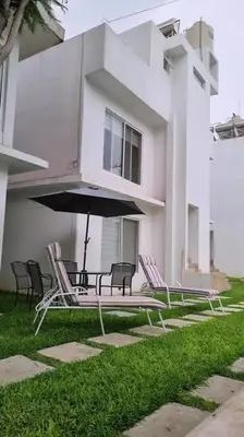 Un patio o zona al aire libre en La ideal Alberca climatizada