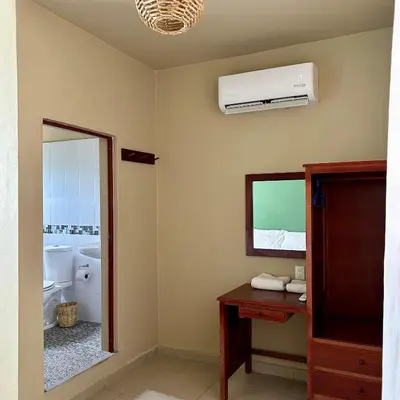 Una televisión o centro de entretenimiento en Casa Yeé Lo Beé Mazunte