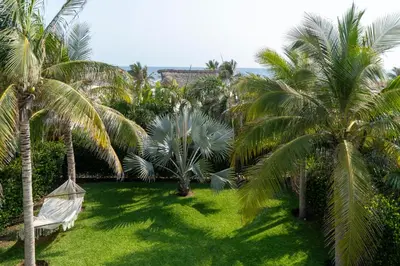 Jardín al aire libre en Casa Naa - La Flia Beach House Luxury