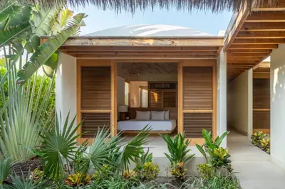 Jardín al aire libre en Casa Yaa - La Flia Beachfront Luxury