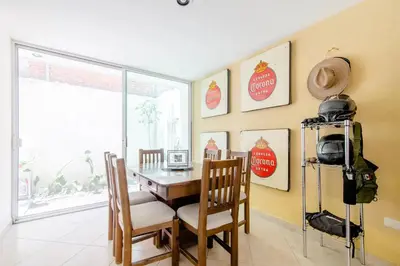 Zona de estar de Habitación con Cama King Size en Puebla, Puebla